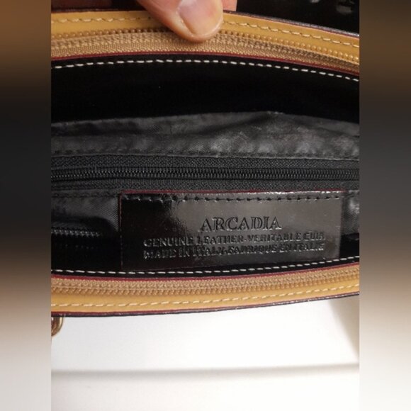 Arcadia - Patent Leather Shoulder Bag - Picture 9 of 14